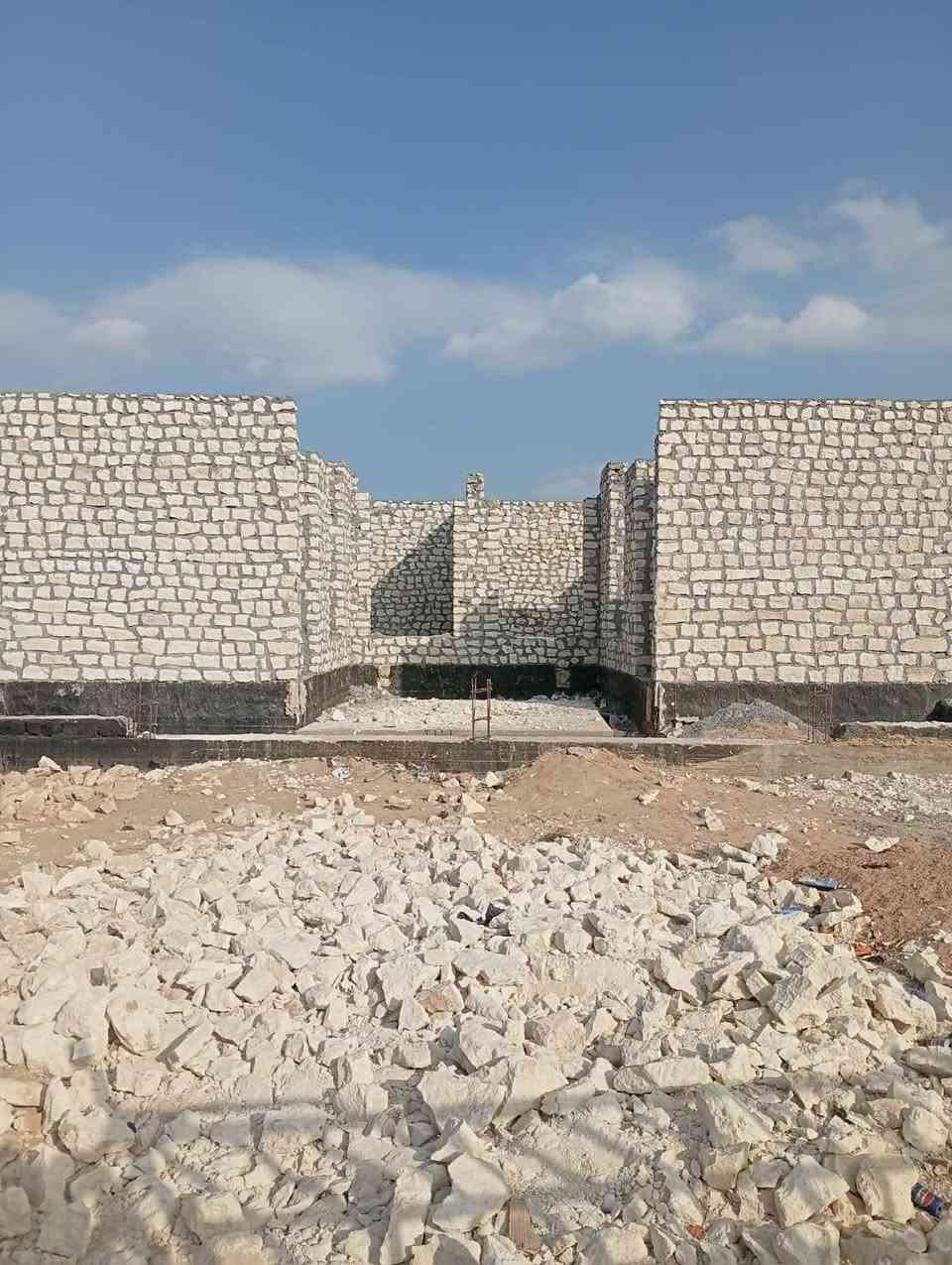 يا الله بسم الله إخوان الي ريد بنه هاذه شقلنه احنه 3 خلف شقل حلو ومرتب هاذه رقمي وبي  واتساب ***********
