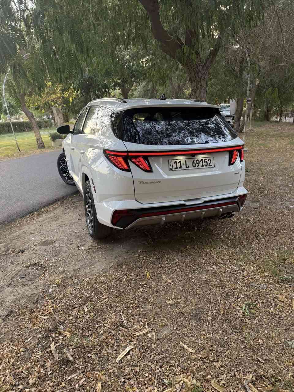 سلام عليكم توسان 22 N ان لاين امريكي حادث بنيد فقط
راجع بارد لا تبديل ولا صبغ 
موصفات بصمه تشغيل بصمه ابواب 
بصمه صندوق تشغيل عن بعد
تحكمات استيرن مثبت سرعه
تحديد مسار رادار امامي خلفي جانبي 
كشن كهرباء تبريد بيانو 
فور ويل مانع تزلق اطفاء ذاتي 
4 انضمه قياده 
ماشيه 87500 كيلو متر مو ميل 
تخم تاير جديد 
سعر 215 وبيهه مجال 
عنوان بغداد الامين الثانيه
رقم ***********
