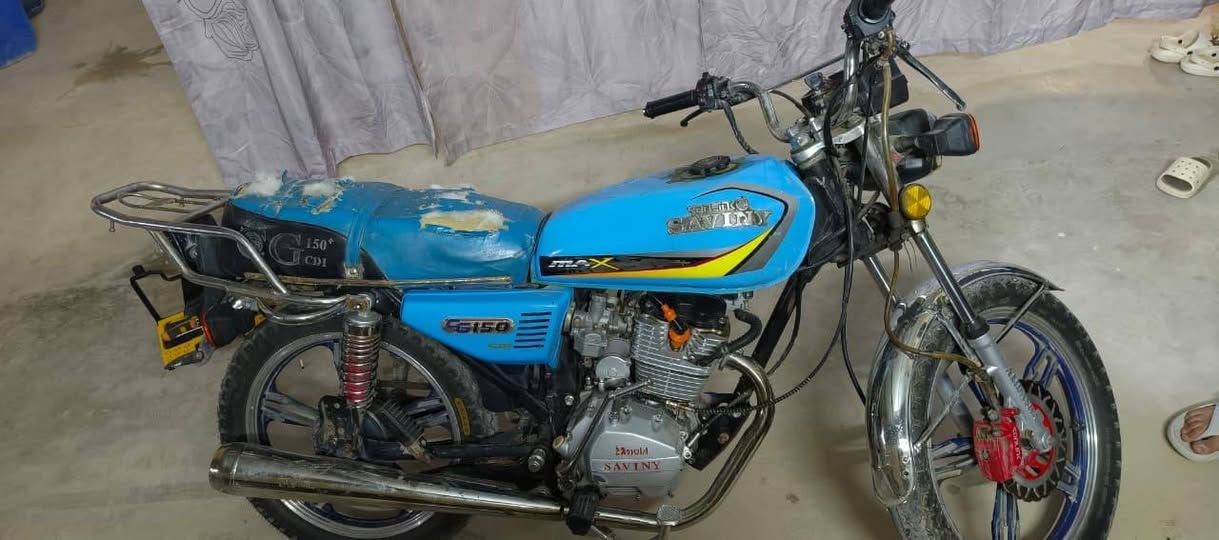 دراجه ايرانيه ٥ كير سيفان ماكس اوراق مابيها  ضايعة  اكفلكياها كفاله عامه من السرقات والكهربائيات كلها شغاله السعر 350الف وبيها مجال بس الكشن عوزه دوشمه ***********
