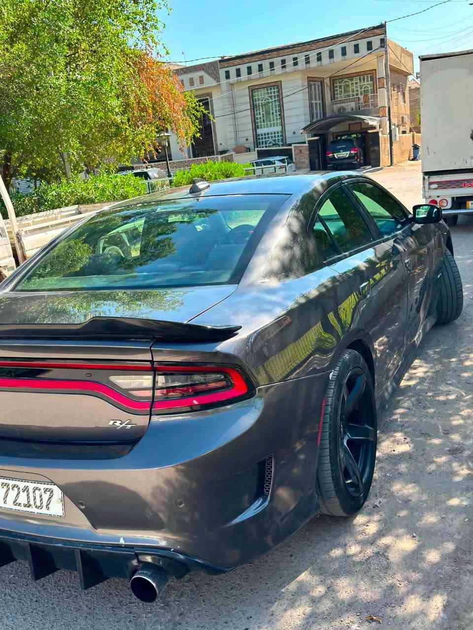 سلام عليكم 
دوج جارجر 2018
5700  R/T 
تخم تاير حداده ويل كير مكينه جديد 
ماشيه 70 mi  
محدثه كت srt
كشنات مخمل حضن 
وباقي مواصفات المعروفه 
سياره جتي من امريكا بدون حادث فقط فاتحين دعاميات وهنا فحصتها طلع بيها باب وجاملغ كلير من امريكا فقط 
سعر السياره 175$ وبيها مجال 
*********** الدوره شارع 60 بغداد, العراق
