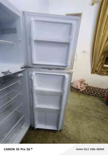 ثلاجة للبيع تجميد فول وعلى وضع الشركة سعر ١٧٥
اتصل ***********
