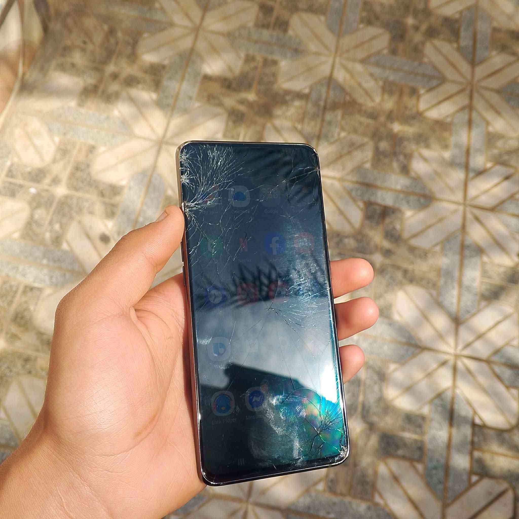 سلام عليكم موبايل للبيع A80 بس كامره لماميه تشتغل سعر 55وبي مجال ذاكرته 128مكاني ديالى تقاطع القدس رقمي ***********
