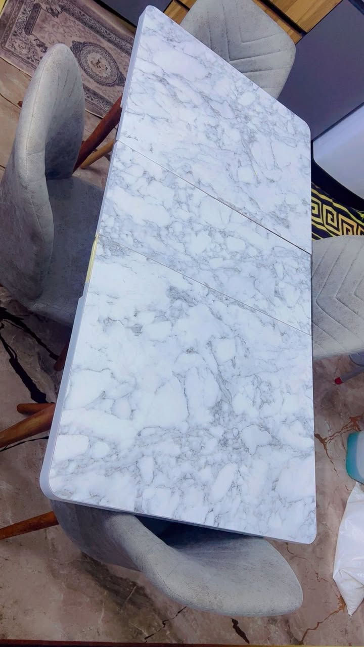 عندي ميز طعام يتكبر ويصغر وياه كراسي عدد(٤) اخو النظيف السعر (١٠٠ الف )
*********** @
