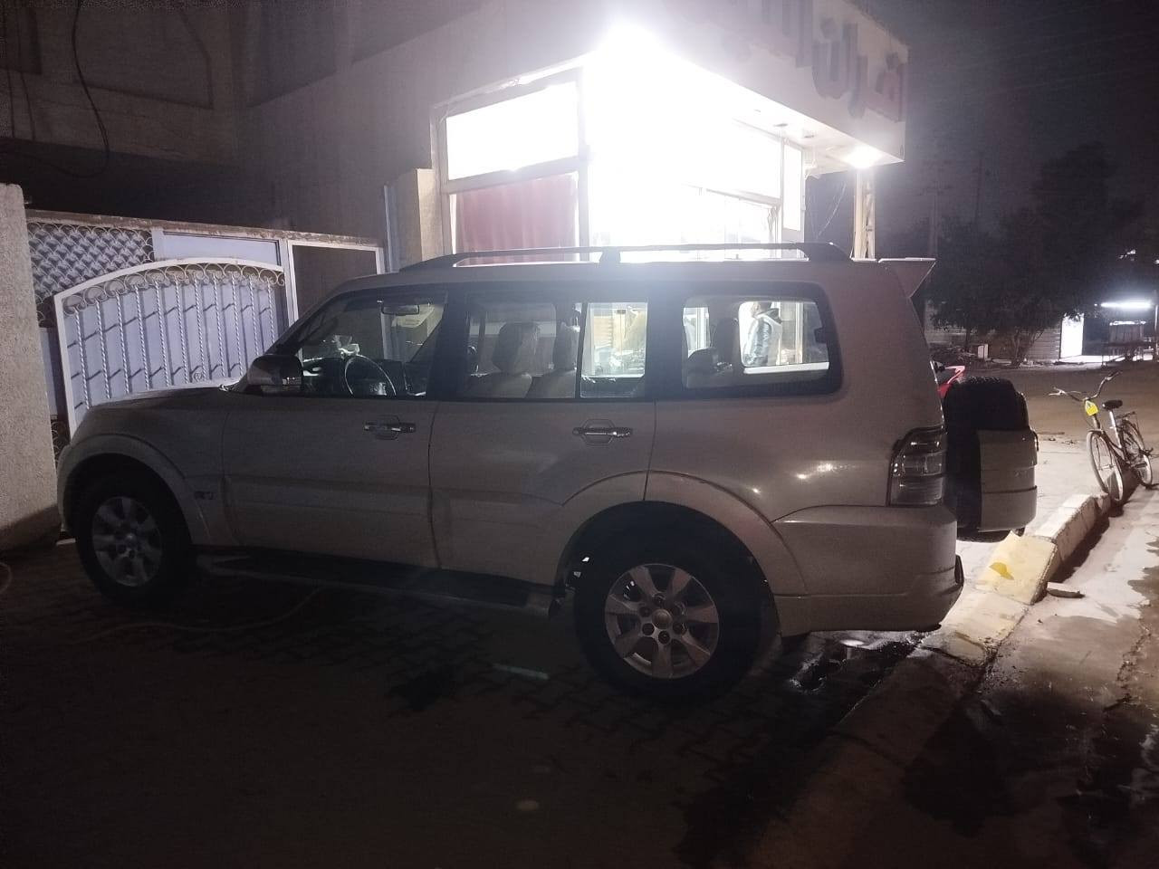 السلام عليكم  كفاله    عامه عدا باب عكس السايق بي شبر صبغ
🔹️باجيرو موديل 2010حبتور السعر 127 ومجال بسيط 
 1/1فول خنك
🔹️ رقم  بغداد دولي  
🔹️السياره جاهزه كما موضح بالصور 
🔹️السياره كير ومكينه خير من الله 
🔹️مكينه 3500
1_ فور ويل 4x4
2_ 7  راكب 
3_ تبريد 3 قطع 
5_ اشاير بلمري 
6_تحكم ستيرن 
7_ مري شفط 
8_باتري جديد 
8_تخم تاير جديد
9_ دسكات جديده 
10_ بلكات جديده 
11_ نوزلات جديده 
12_ لايت زنون
13_ حساس خلفي
14-تخم تاير
15-دمام 
16كشن كهرباء جلد 
17-شاشه اندرويد
18- نضام دفلوك  السياره مواصفات خاصه 
مكاني كربلاء ***********
