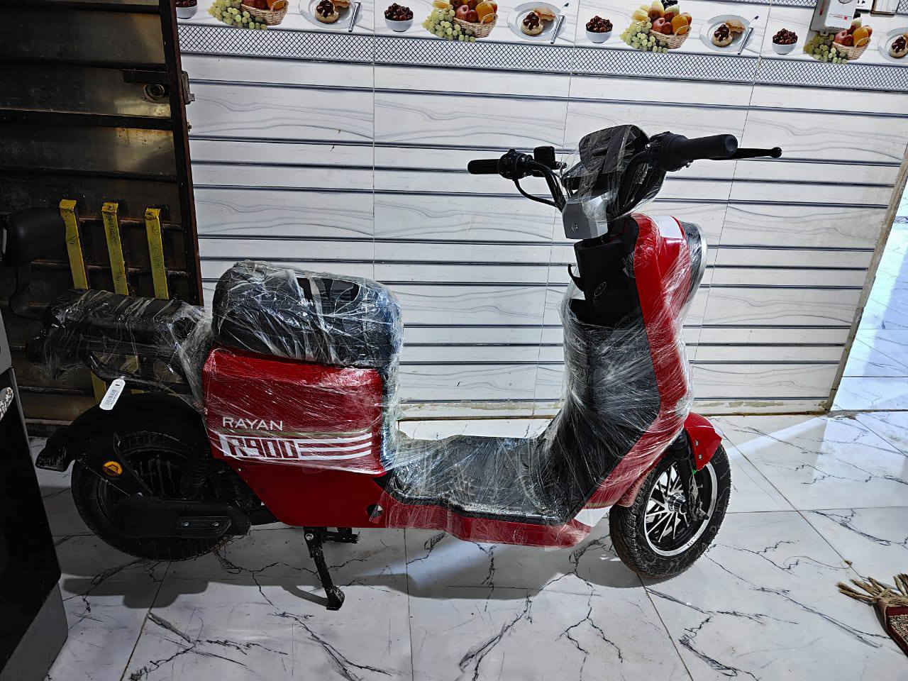 دراجة شحن R900 للبيع نضيفة كلش استخدام قليل موديل 2025 والبطاريات 2026 مستعجل على بيعتهه
السعر 500 وبيهه مجال 
مكاني بصرة الزبير 
رقمي. ***********
