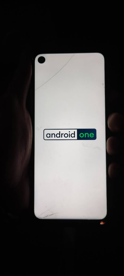 Motorola One Action Ram 4 & 128GB , Battery 3500
له سەر ئەو ئەندرۆیدەیه ، کێشەی بەرنامەیە یان جێ شەحنه ، نرخی 20 هەزار *********** ، *********** .
