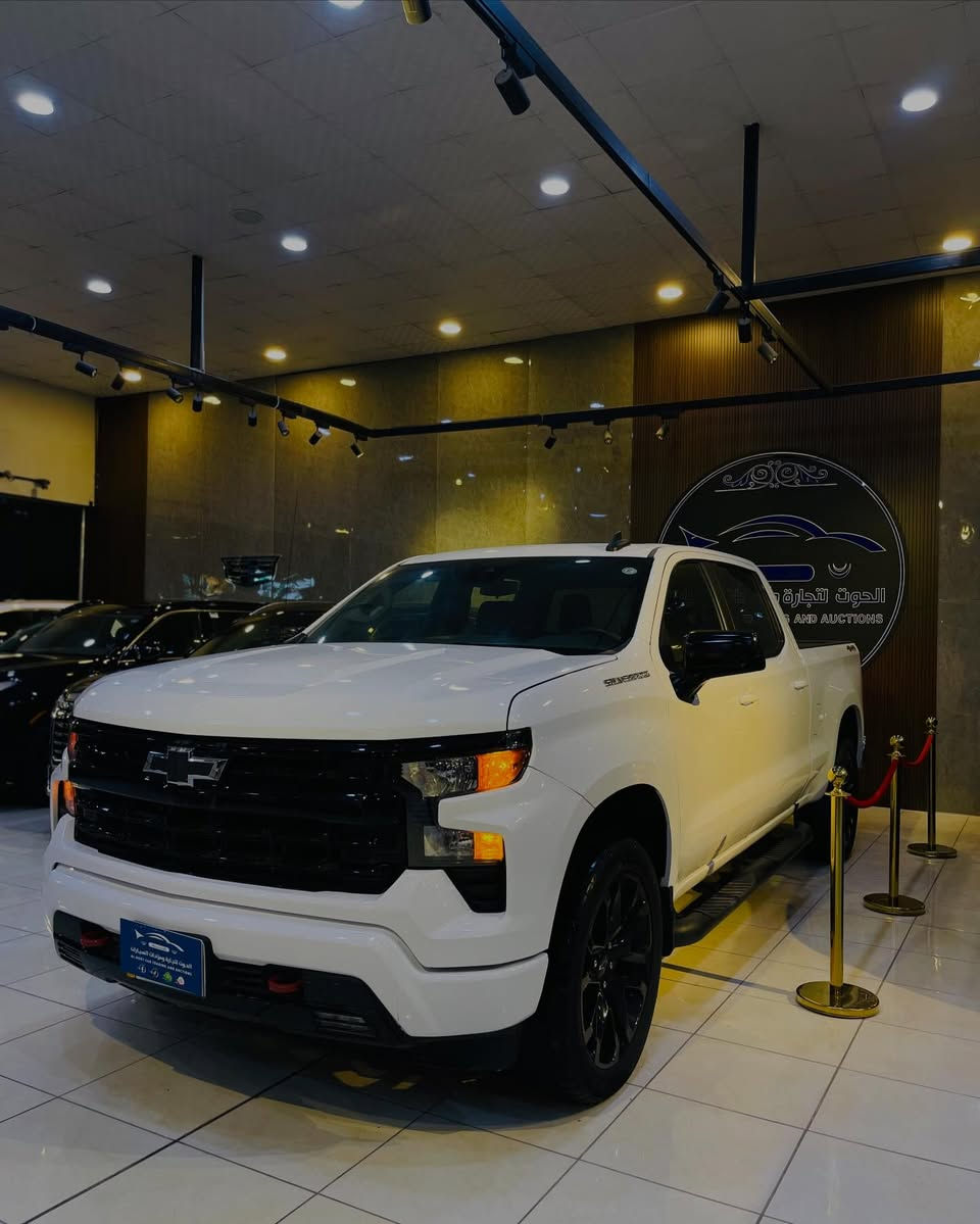 بسم الله ما شاء الله توكلنا على بركة الله.
#الحوت_لتجارة_ومزادات_السيارات 🇮🇶 
______________________________________
#اعلان_بيع_سيارة
🔷السيارة : شوفرليت سلفرادو K1500
🔷سنة الصنع : 2024
🔷اللوحة : اربيل
🔶السعر : 265 ورقة
🔷الضرر : الجاملغ الامامي والبنيد . (صور الضرر مرفقة بالاعلان)
🔷ضرر الايرباك : دركة وبرده.
🔷رقم الشاصي : 3GCPDAEK2RG136528
______________________________________
🔷المواصفات:
🔹باب طويل بدي قصير 
🔹حجم المحرك 4 سلندر 2.7L توربو ماكس
🔹عداد المسافة 23 الف ميل 
🔹رادار امامي
🔹تنبيه الخروج عن المسار
🔹ويل كب حجم 22 انج مع اطارات بحالة جيدة
🔹تحكم ستيرن
🔹شاشه تحكم بالايعازات
🔹بصمة تشغيل 
🔹مع باقي المواصفات الاعتيادية
————————————————————————
☎️ الاتصال :
***********
***********
📍النجف الاشرف - المدينة المائية - مقابل حي الجامعة - قرب سنتر جبل عامل.

TIkTOK🔹
https://www.tiktok.com/@hoot.cars?_r=1&_t=ZS-93D4aRKWGKQ

INSTAGRAM🔹
https://www.instagram.com/hoot.cars?igsh=MWZkcjE5cHhja2Rleg==

WEBSITE🔹
https://hootcars.autos
