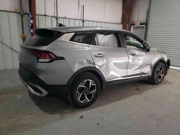 السلام عليكم 
للبيع فقط 
كيا سبورتج وارد امريكي موديل 2023
حادث حفيف فقط جاملغ ودعاميه مفتوحه 

نظيفه كلش ، ودخول جديد وترقيم شمالي قبل يومين ثبتو لوحاتها 

صور الحادث مرفوقه بالمنشور 

نص مواصفات ، 
تحكمات ستيرن 
شاشه ابل كار بلي 
مانع تزحلق 
رادارات اماميه وجانبيه 
اوتو هولد 
حساسات امامي وخلفي 
كاميرا دواره خلفيه 
خروج عن المسار 
قياده ذاتيه 

مكان السياره بغداد ، بغداد الجديده الشارع العام 
للاستفسار :-  ***********
السعر 17500 وبيها مجال
