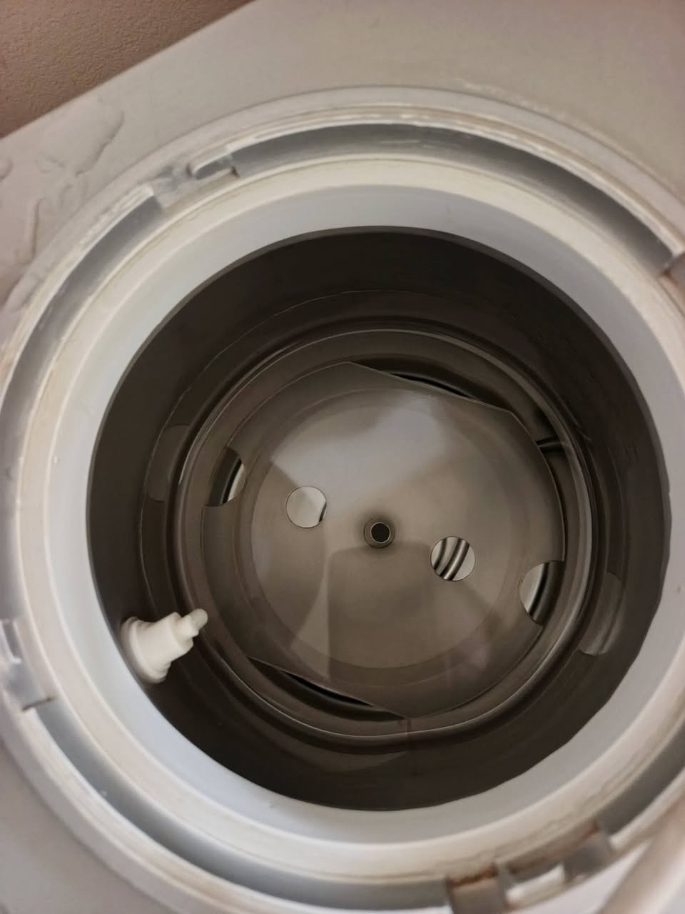 السلام عليكم 
براد ماء ماركة DLC شغال ١٠٠٪ سعر 75 الف 
ثلاجه عشتار شغاله ١٠٠٪ سعر 100 الف 
مبرده الشمال حجم الكبير شغاله ١٠٠ ٪ سعر 65 الف 
بوفيه خشب سعر 50 الف 
للاستفسار 
***********
