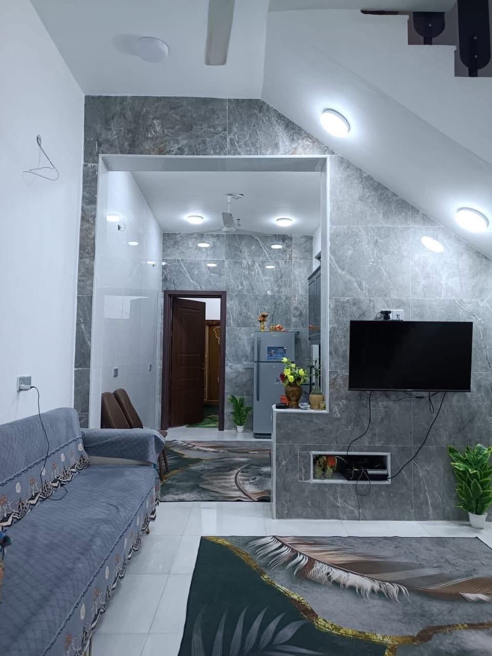 للبيع 
بيت ١٠٠متر طابقين ٣غرف نوم حي الميلاد قطاع ٢٧ خلف شارع ٢٠ مطلوب اسكان ٥٥بناء حديث جداً للاتصال 
***********
