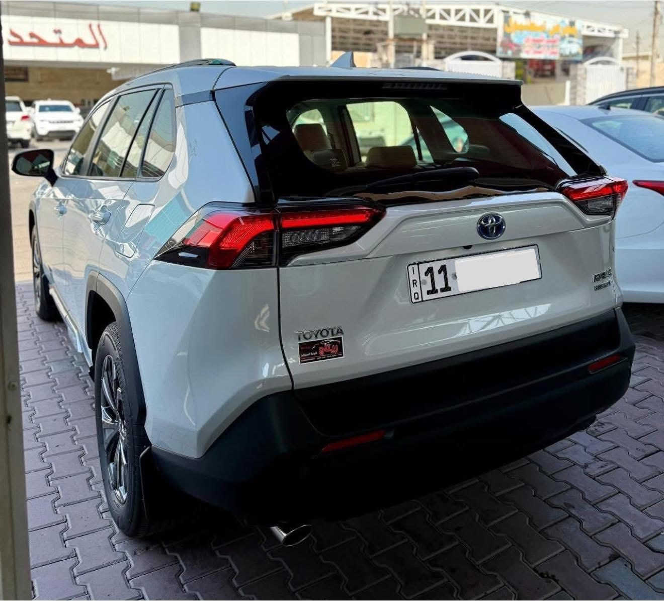 تويوتا راف فور 2024 XLE
بريميوم فول مواصفات خليجي
ياباني اصلي شاصي حرف J 

فول مواصفات
محرك 2500 هايبرد 
فتحه سقف سلايت
مقاعد جلد بيجي
كرسي كهرباء 3 وضعيات 
فور ويل AWD
شاشة جبيرة كار بلي 
مري قابله للطي كهرباء
حساس امامي وخلفي اصلي
ويل حجم 18 أنش
لايتات LED فول زينون بك لايت LED
علامه ضوئيه RAV4 بلدوسات
شاحن موبايل 
مستخدم العداد 11.000 k.m  فقط

مكفولة بدون بارد او صبغ او تبديل ✅

نتعامل❗️( بيع - شراء - مراوس -تسليم فوري )

   عنوان الشركة📍.. بغداد - معارض البياع - الشارع الرئيسي

     اوقات الدوام جميع ايام الاسبوع  
    من الـ 10:00 صباحاً الى الـ 09:30 مساءً

   للاستفسار يرجى الاتصال على الارقام الاتية 📱:

***********/ ***********
***********/***********
