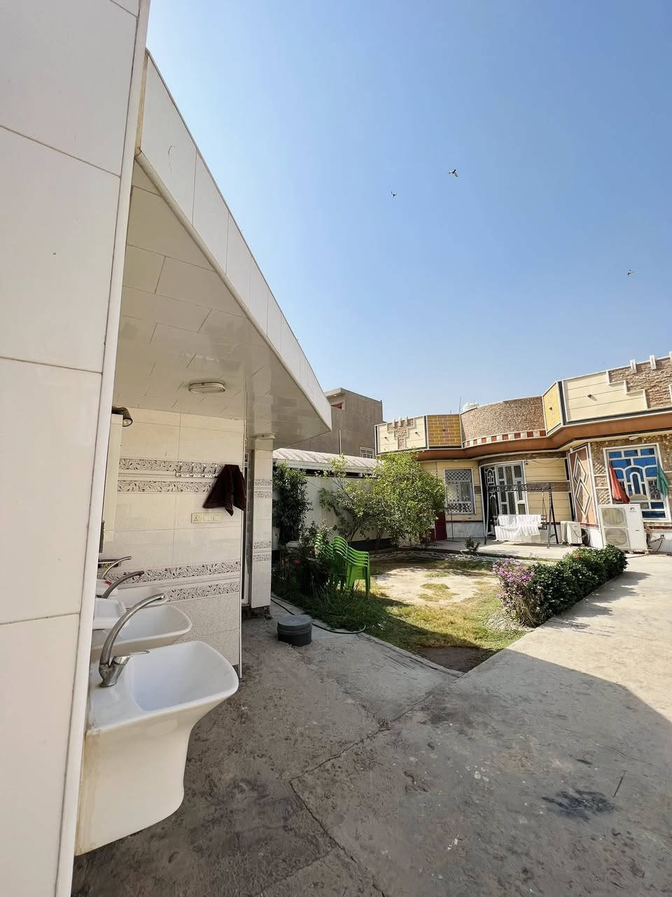 السلام عليكم دار للبيع او مراوس
المساحه : 420 م طابو صرف 
الموقع : بابل قرب كلية العلوم للبنات 
لأستفسار : ***********
