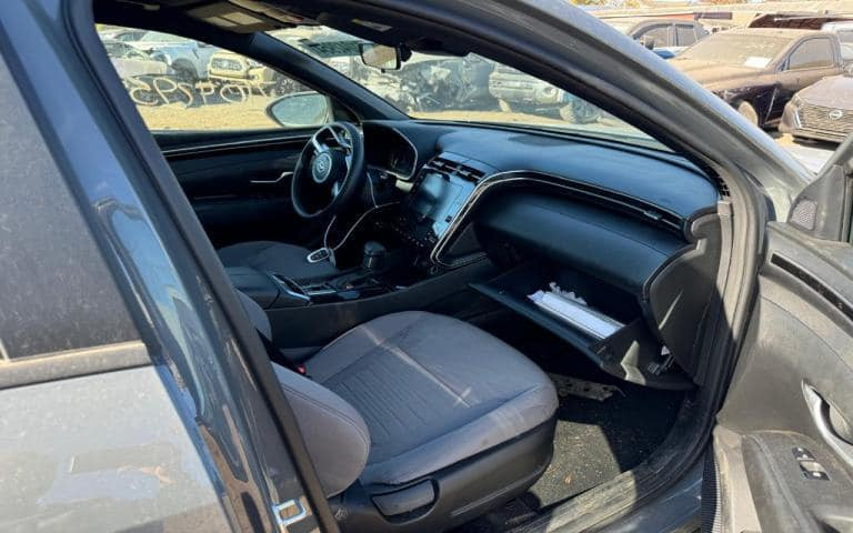 🚗 للبيع: او المراوس حسب القناعة هيونداي سانتا كروز 2024
📍 مكان السيارة: بغداد
📞 للتواصل: *********** واتساب

📊 المسافة المقطوعة: 20الف ميل 
🛠️ المحرك: 4 سلندر – 2500cc
  المواصفات
• مقعد السائق كهربائي
• ويل كب
• رادارات 360
• تشغيل عن بُعد
• لايتات LED
• لايتات زينون
• إشارات على المرايا
• تحكم ستيرن جهتين
• شحن لاسلكي
• هاندبريك بصمة
• هيترات بالمقاعد

⚠️ أضرار السيارة:
• وارد أمريكي
• ضرر ضربة خفيفة جاملق (موضح بالصور المرفقة)
• جميع الوسائد الهوائية (الايرباكات) سليمة ✅ 

📌 تفاصيل إضافية:
• رقم السيارة: بدون رقم
• استخدام شخصي 
• لون السيارة: رصاصي غامق (إسمنتي)
