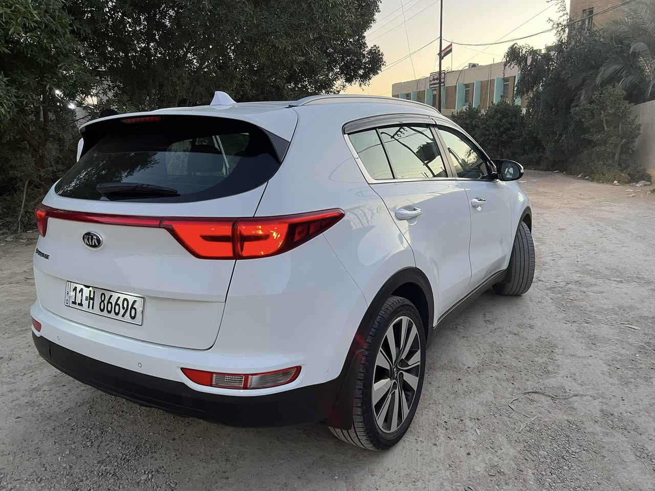 السلام عليكم
سبورتج 2019خليجي رقم بغداد باسمي 

كفاله عامة لا صبغ ولا بارد ولا تبديل حته دعاميات 

محرك ٢٠٠٠ دوش بلادي مامفتوح

كير بلادي مامفتوح

داخل بيجي 

مري شفط

زراك لايت 

قطعتين تبريد

حساس امامي خلفي

كامرة 

ماشيه 81 الف 

سيارة حيل نصيفه تجي وتشوفه

السعر 195 وبيها مجال 

مكاني ابو غريب الزيتون لاتصال ***********
