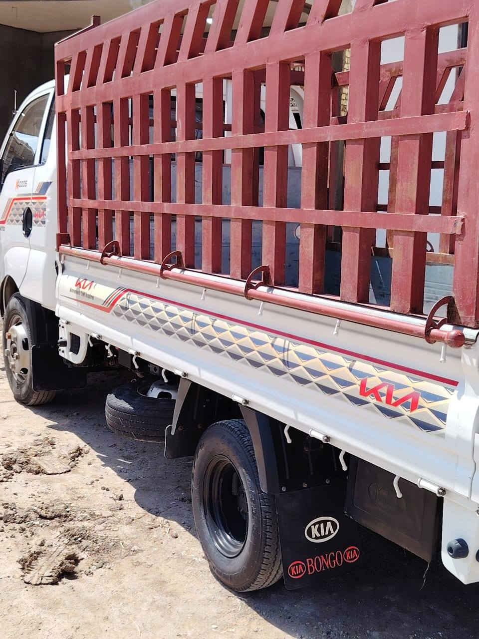 السلام عليكم كيا بنگو فحل مفتوح محرك 4000
ماشيه 100الف 
سياره جاهزه هيه ومحجرها 
مكفوله كفاله عامه 
تحويل ثاني يوم 
***********
