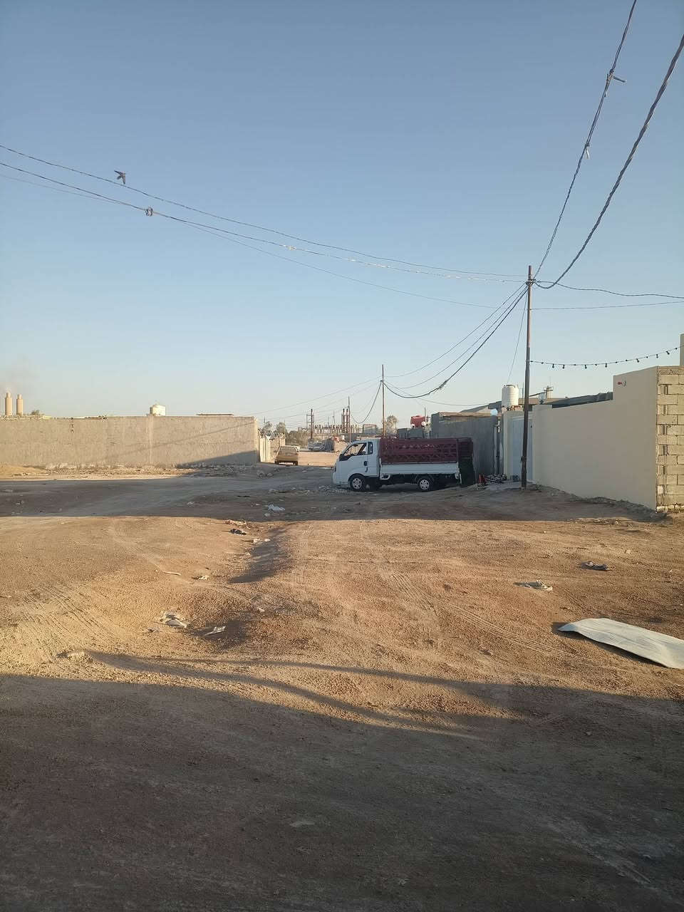 عرصه 200متر للبيع
عرصه 200متر للبيع واجهه 10 نزال 20 للبيع البراكيه شارع

 المعمل مقابيل معمل سمنت الكوفه بالفرع قريبه من شارع

 ركن على شارعين تفاصيل اتصال ‏‪0781 482 8767‬‏
