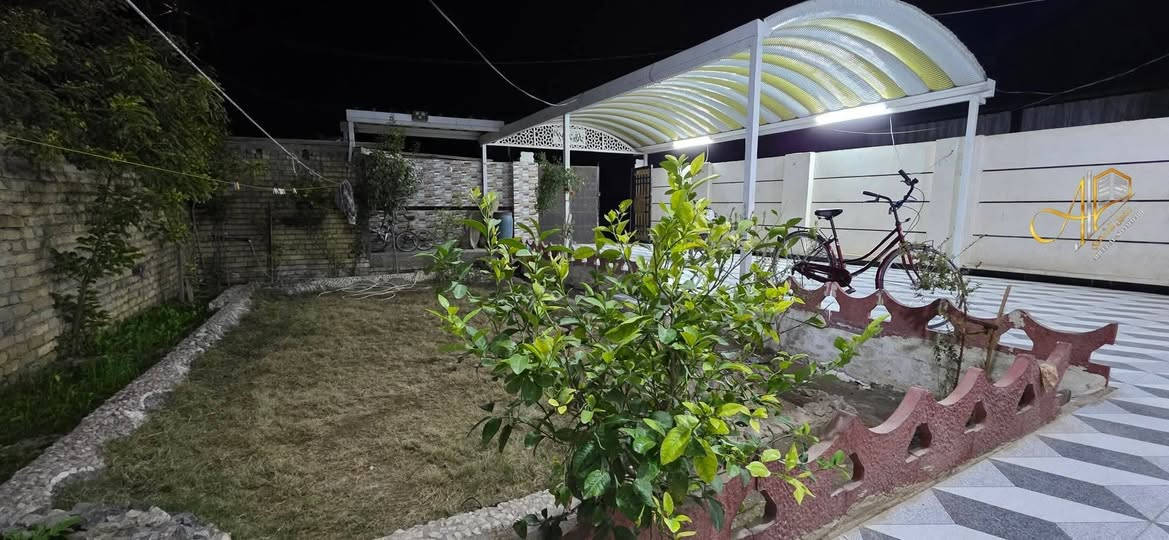 بيت للبيع بناء حديث
الموقع: المسيب، حي جايد، على شارع رئيسي تبليط
المساحة المثبتة في السند 130 متر مربع
المساحة واقع حال تقريباً 250 متر مربع
يتكون العقار من...

غرفتين نوم
استقبال
صالة
مطبخ
مجمع صحيات داخلية وخارجية
حديقة
كراج
مناور

سند العقار طابو زراعي سند 25 تحويل مباشر
السعر 130 مليون دينار وبيه مجال 

عنوان المكتب
المسيب، الشارع العام، فلكة الحي الصناعي،
 مجاور أبو مروة للسيراميك

***********

#مكتب_قضاء_المسيب_للعقار #عقيل_الشمري #عقارات #بيت_للبيع #real_eastate
