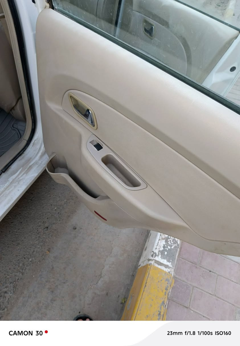 شيري فلاوين موديل 13 مكفوله من الضربه محرك وكير وتبريد تخم تاير حداديه جديدة ماشيه ١٨٠ الف
مكانها الديوانيه المركز سعرها ٣٥ 
***********
الشراي يتصل واني بالخدمه
