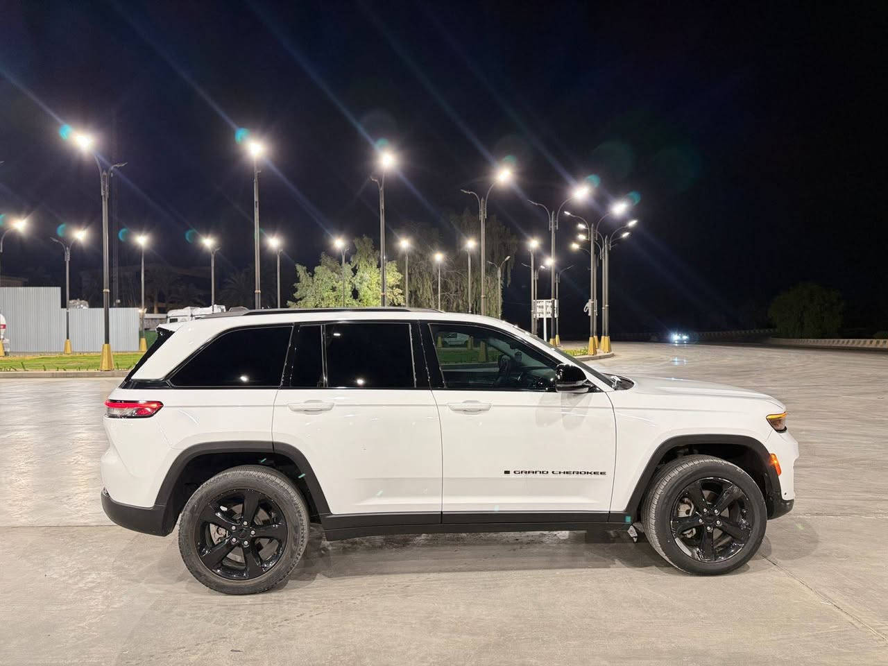 السلام عليكم 
للبيع جيب لاريدو 2023
5راكب 
لمتدد فول للاخير عده الفتحه 
السياره 3 شاشات 
بصمه 
كشنات جلد وكهرباء وخزن ميموري ثنينهن 
تدفئه مقاعد امامي وخلفي وتدفئة ستيرن 
رادارات امامي وخلفي وجانبي 
قياده ذاتيه وتحديد مسار 
لايت زنون ولد امامي خلفي 
مري قلاب على البك 
جنطه كهرباء 
تبريد منفصل قطعتين 
مكينه سته سلندر 
مكينه 6سلندر 3600
حادثه جاملوغ وبنيد فقط بدون راديترات بلادي 
مكانه كربلاء  ***********
السعر 295
