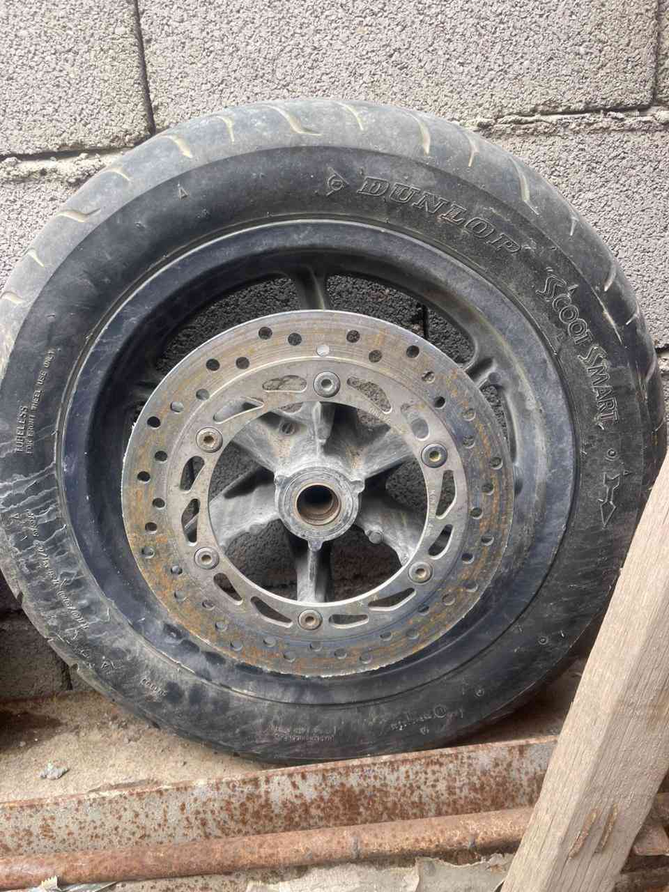 سبعه امامية وطوك بي ضرر بسيط  وتايرات ووياله امامي وخلفي مكفولات من العواج والتعديل مكاني بغداد حي النصر


**إذا كنت صاحب هذا الإعلان وتريد حذفه لأي سبب، رجاءا أرسل رسالة إلى الدعم الفني**