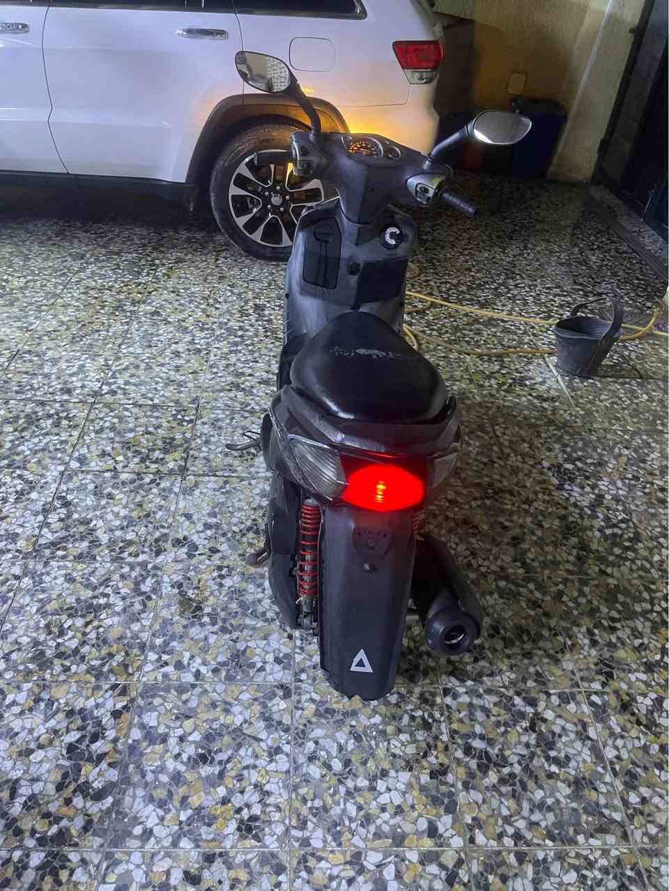 سكنس نثيه لونين بلاديه مكفوله ختم واحد كله شغاله مابيه نقص أوراق كامله تايرات جدد مكفوله سعره ٤٥٠
مكان العبيدي
 ‭٠٧٧٢ ٦٦١ ٤٤٣٤‬ بغداد, العراق
