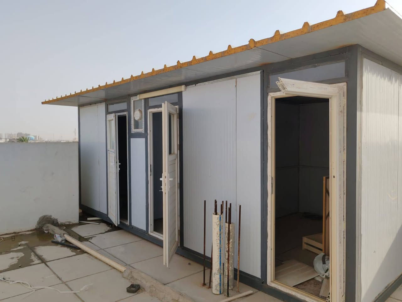 السلام عليكم ورحمة الله وبركاته
كرفان للبيع 
العرض 4 متر 
الطول 7 متر 
الارتفاع 2.5 ، مترين ونص 
متكون من غرفتين وملحق 
الكرفان جاهز للنقل 
السعر مليونين ونصف ,2,500,000
العنوان / الانبار/الفلوجه /حي العسكري 
*********** / واتساب او اتصال
