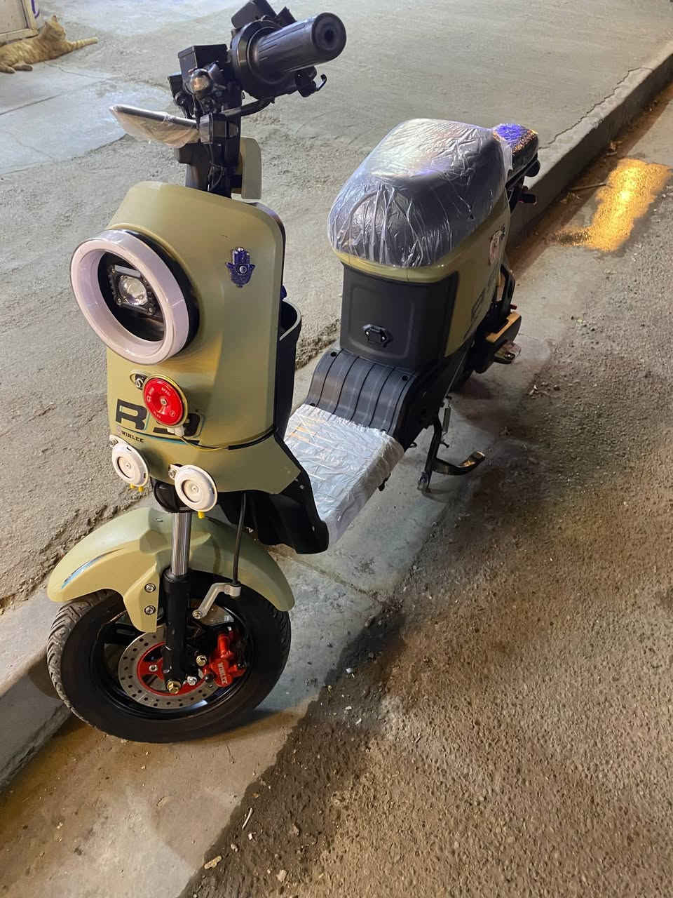 السلام عليكم ورحمه الله وبركاته دراجة شحن للبيع
خمسه بطاريات

اشاير 

لايت عالي ناصي 

امبي ثري 

اربعه كير

ستان مبايل

ابريك هيدروليك 

نضام R

تبيت p

مكاني بغداد حي العامل السعر ٦٠٠وبيه مجال حك اجيه


**إذا كنت صاحب هذا الإعلان وتريد حذفه لأي سبب، رجاءا أرسل رسالة إلى الدعم الفني**