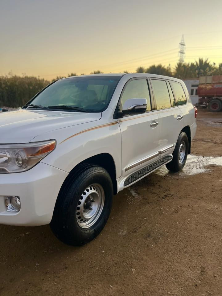 السعر 235 🌹
بيع او مراوس 

رجائاً اقرأ التفاصيل كامله وشوف الصور 
واتصل وبلخدمه 🌹

لاندكروز 2011 ستينيه اصل فول 1/1 

رقم بغداد سنويه بأسمي شخصياً
هزه وفحص كله جديد 

فوول مواصفات ستينيه بريم اصل

بصمه تشغيل وابواب
سلايت ( فتحه )
تبريد خلفي 
دبل سبير
كشنات جلد اصل 
كشنات الـ 7راكب جكات 
تحكمات وشاشه وكامره 
مثبت سرعه 
مانع انزلاق 
ومعروفه باقي المواصفات للبريم 

(بيه منضومة غاز )🛢️
يعني أنسا شي اسمه اصرااف 
تفول ب10 الاف غاز تمشيك اكثر من 10 أيام 
تريد ع بانزين او عـ الغاز  ⛽️ 

دبل سبير 
بيه ويل حديد الأصلي مو فافون وحجمه 17 
وتاير بالون ابو الجمل الأصلي 

محرك 6سلندر بانزين ( كير عاادي )
محرك وكير وحداده وتبريد وتخم تاير كفاااله 

اخوان السياره بيه صبغ 
مكفوله من الحادث 
فقط صبغ اثر طخات خارجيه
الشواصي واللغود والتكم الداخليه مكفوله
تفحص وين ميعجبك ✅

السعر 235 🌹
بيع او مراوس 

***********
مكاني النجف /الكوفه
