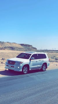 لاندكروز ٢٠١٤ • ٦ سلندر • ماشيه ١٤٥ الف