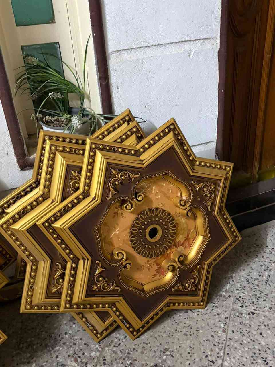السلام عليكم عندي ثريات للبيع كلش نظيفات وعندي نجمات مال ديكور للبيع نجمات ١٥ الف قطعه وثرياات زوج ٦٠ الف وعندي ثريات زوج ٢٥ مكاني اعظميه سبع ابكار ***********
