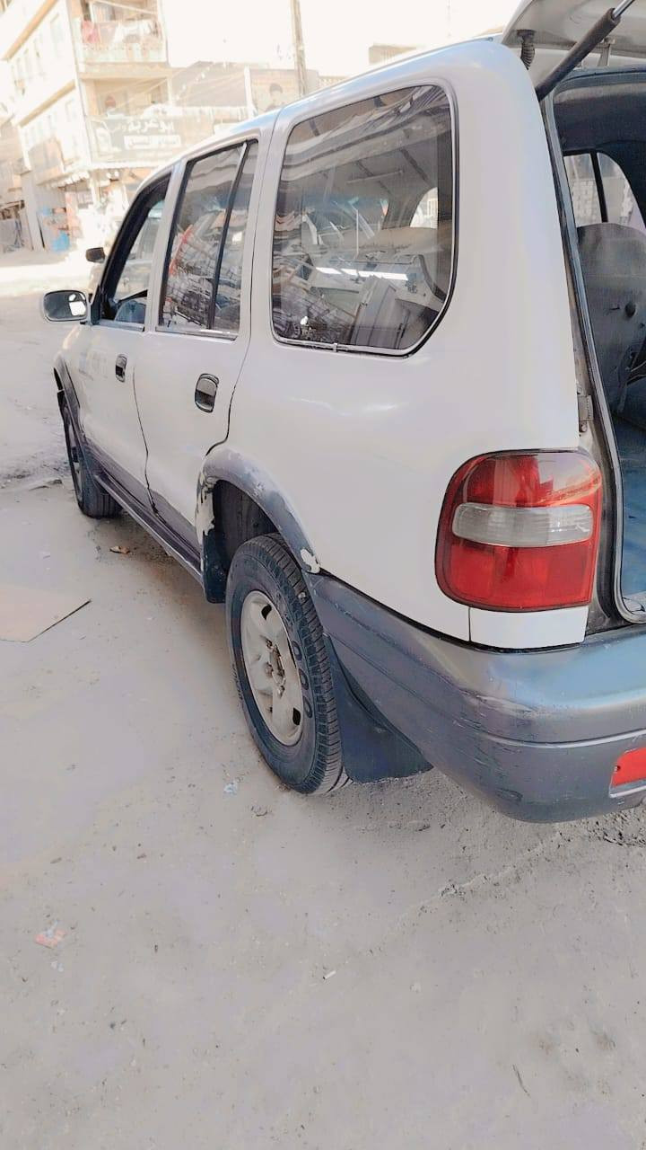 السلام عليكم سبوتج 2001 خصوصي بدون ارقام مال مازاد بيها كتاب رسمي وواجها السيارة كاملة شغالة تخم تاير كهربائيات كلها شغالة منظومة زنون محرك وكير كورلا ياباني ابيع كوم حديد..  السعر 20 ورقة مكاني بغداد الاتصال ***********
