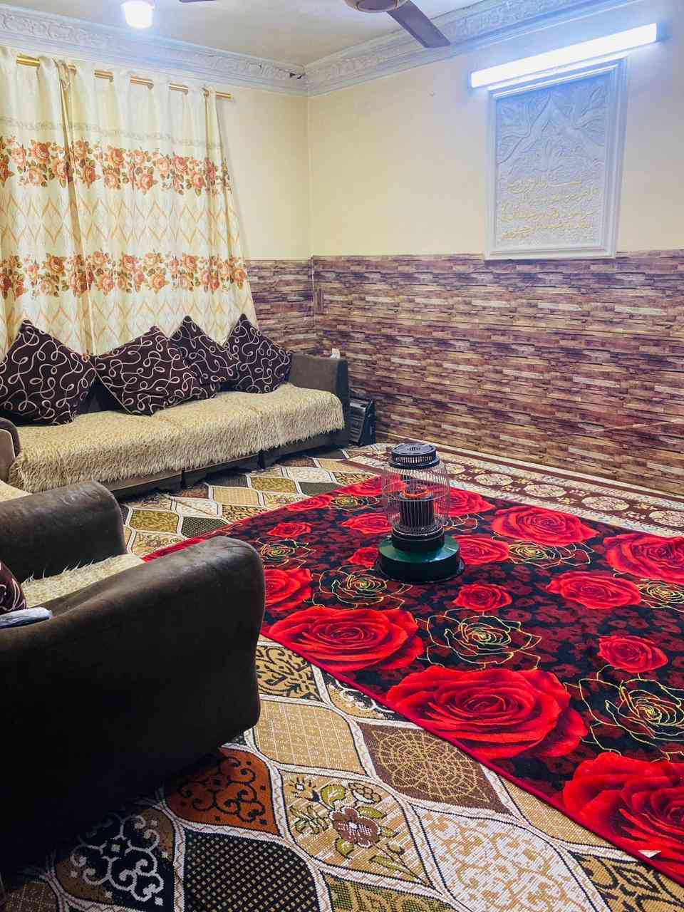 سلام عليكم عيني بيت للبيع 220 متر ركن طابقين بابين دخول وخروج كراج وحديقة البيت فيه 3 مداخل ترك حول البيت الطابق استقبال 7 × 4 صاله 5 × 4 غرفه نوم 5 × 4 حولي داخلي 3 × 5 مطبخ 3 ونص × 5 مخزن 2 × 4
حمام 2 × 3 تواليت داخلي 1 ونص × واحد ونص
تواليت خارجي الطابق الثاني غرفه 5 × 4 مع حمام غرفه نوم مع حمام
4 × 5 بيوتنة وسطحين شتايكر السعر 138 وبي مجال يم الحجي العنوان شارع الخدمات 4000 قرب محطة الغاز
للاستفسار ***********
متوفر واتساب
