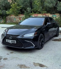 للبيع LEXUS ES F SPORT  موديل 2022 ماشيه 75 الاف كيلو  السياره كلين عد...