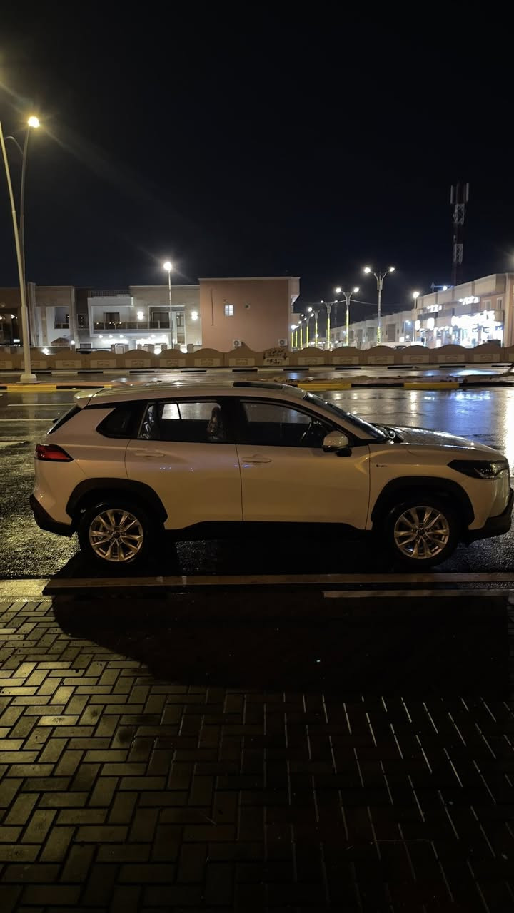 السلام عليكم كورلا كروس 2025 صيني فول مواصفات ماشيه 18000 كفاله عامه السياره رقم كوت باسمي تحويل ثاني يوم 
مكاني بصره 
  
محرك 2000 سي سي - 4 سلندر هايبرد دفع أمامي 
نافل حركه 6نمر 
جنوط قياس 17 إنش
حمالات
دخول وتشغيل بصمة (عدد 2) ذكي 
إشارات على المرايا الجانبية
تحكم كهربائي كامل بالنوافذ
مقاعد مخمل
تبريد أمامي وخلفي
نظام مراقبة ضغط الإطارات TPMS
نظام رادار أمامي ومثبت سرعة
أنظمة سلامة متقدمة:•

نظام تحذير التصادم الأمامي
نظام التوقف التلقائي.

نظام تحذير الخروج من المسار.
نظام البقاء داخل المسار
ABS نظام
**USB-CC منافذ
السعر : 180 وبيها مجال بسيط
***********
