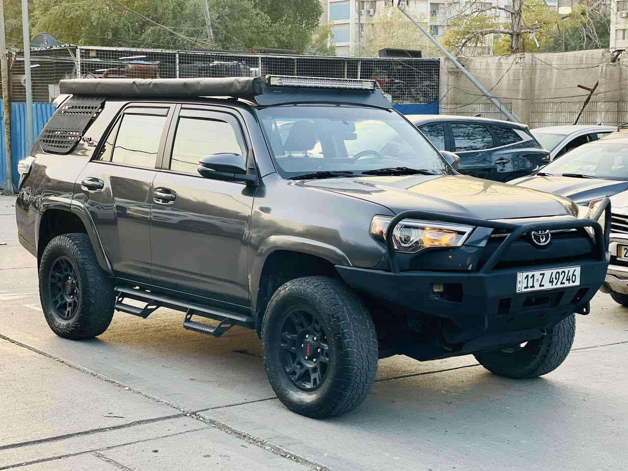 🚙 للبيع تويوتا 4Runner موديل 2023 – جاهزة للبر والمدينة
▪️ محرك 4000 سي سي – 6 سلندر
▪️ فور ويل TRD (بلادية)
▪️ حادث حرق محرك وكهربائيات فقط
🔧 المحرك + الكير + جميع التفرعات الميكانيكية والكهربائية + العقول
منقولة جديدة بالكامل من سيارة أخرى
🎨 صبغ 3 قطع فقط
🛠️ التزويدات
▪️ سبياية أمريكية فلات ألمنيوم
▪️ راكات خلفية حديد
▪️ دوسات ألمنيوم أمريكي
▪️ دعامية حديد أمريكية C4 سماكة 6 ملم
▪️ رف داخلي تفصيل
📺 شاشة داخلية محدثة 12.3 إنش
⬆️ ترفيع 2.5 إنش + سبيسرات
⛽ منظومة غاز الشركة العامة لتوزيع الغاز 
🌤️ مظلة جانبية مترين
📌 السيارة نظيفة وجاهزة من كلشي، شغل مرتب، ومناسبة للبر والاستخدام اليومي.
للاستفسار الاتصال 
***********.       سعر 278
مكان السيارة بغداد شقق الصالحية..
