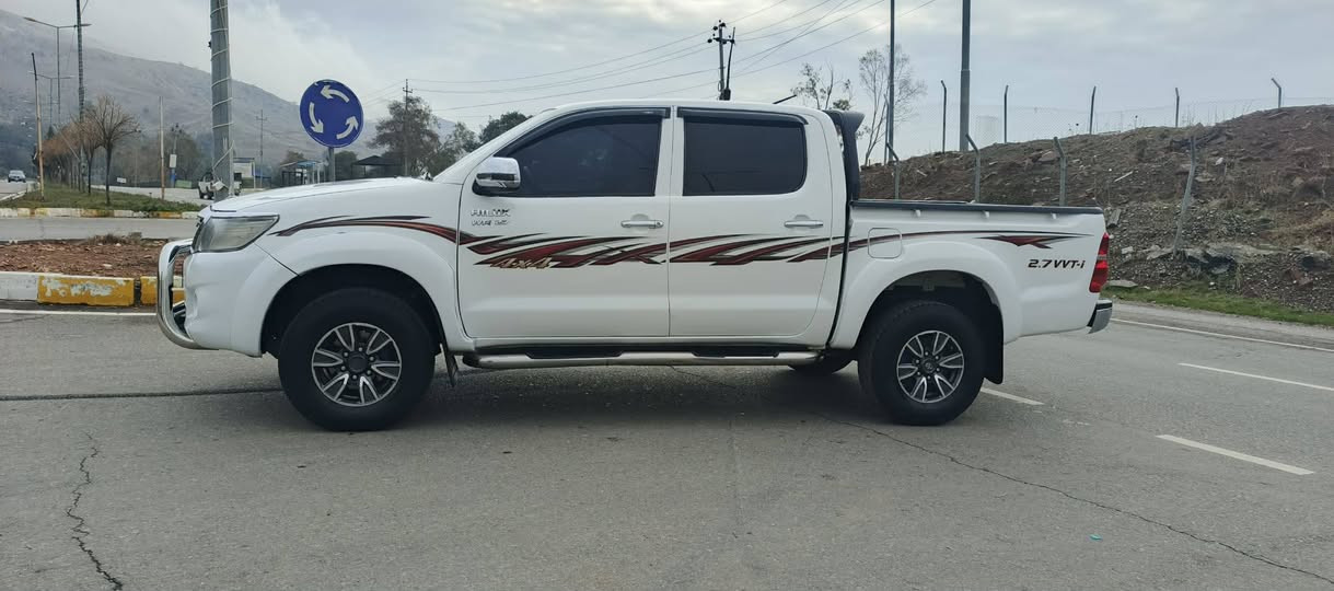 تویتا هایلۆکس 2013 عام بۆیاخ نیە خۆمان بۆجوانی کردمانە عام مەعجونی نیە پێشی  یەک لای تۆزکی پیوەیە رقەمی 2031  نوێیە هەزەی نوێیە هەمو گیانی بەشەرت چرکەو گەلا بشکێنە ڤۆلیۆمە سلایتە سیارەکە بتل نیە
ئای پادو کامێرەیە
***********

ئـەگەر سەیارەکەت دەفرۆشیت نامە بنێرە با بلاوی کەینەوە لۆت
