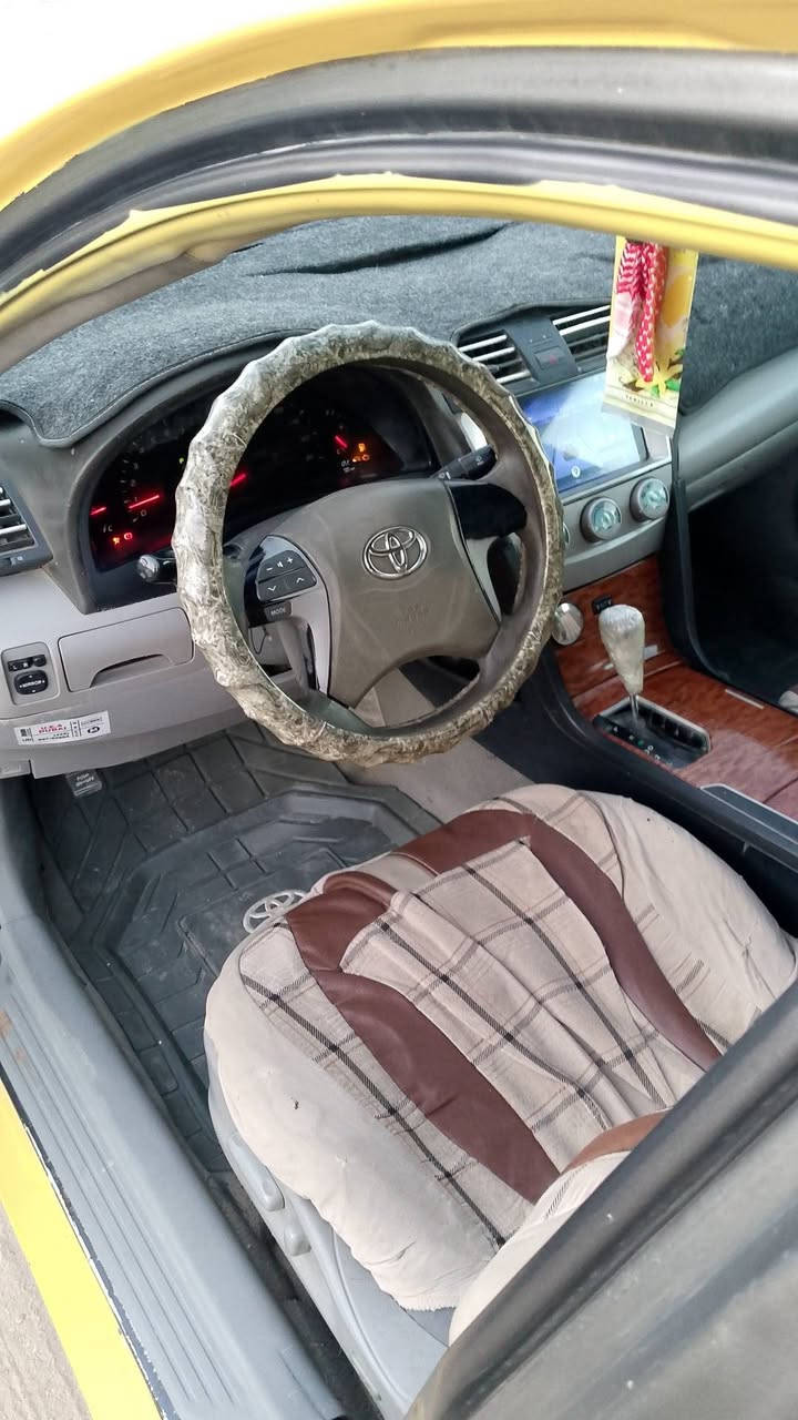 السلام عليكم للبيع كامري موديل 2008 تكسي مصفره هيأه بئسمي تحويل مباشر محرك 2400رقم بغداد السعر 58 وبيه مجال المكان  الفلوجه الصقلاويه الشهداء التواصل ***********///***********
