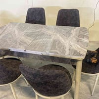 ميز طعام مربع • نضيف حيل • الديوم شارع 60