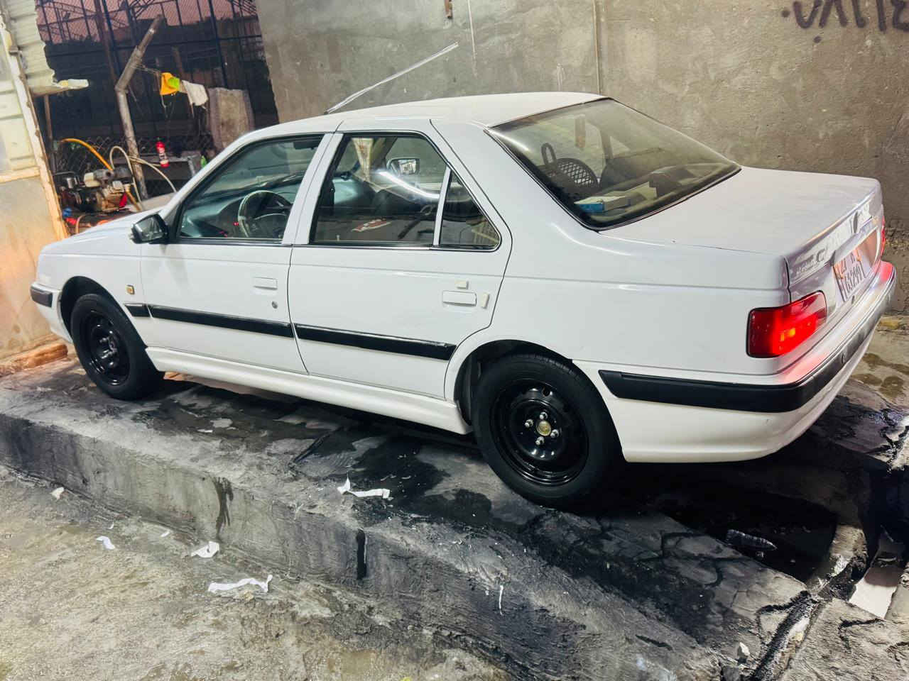 السلام عليكم بيجو بأرص موديل 18حره باسمي السياره جاهزه كهربائيات لايت زنون كير تخم تاير تبريد  حداديه بيه جاملغ امامي فقط مبدل ماعابر  مكاني ناصرية سعر 63وبيه مجال ***********
