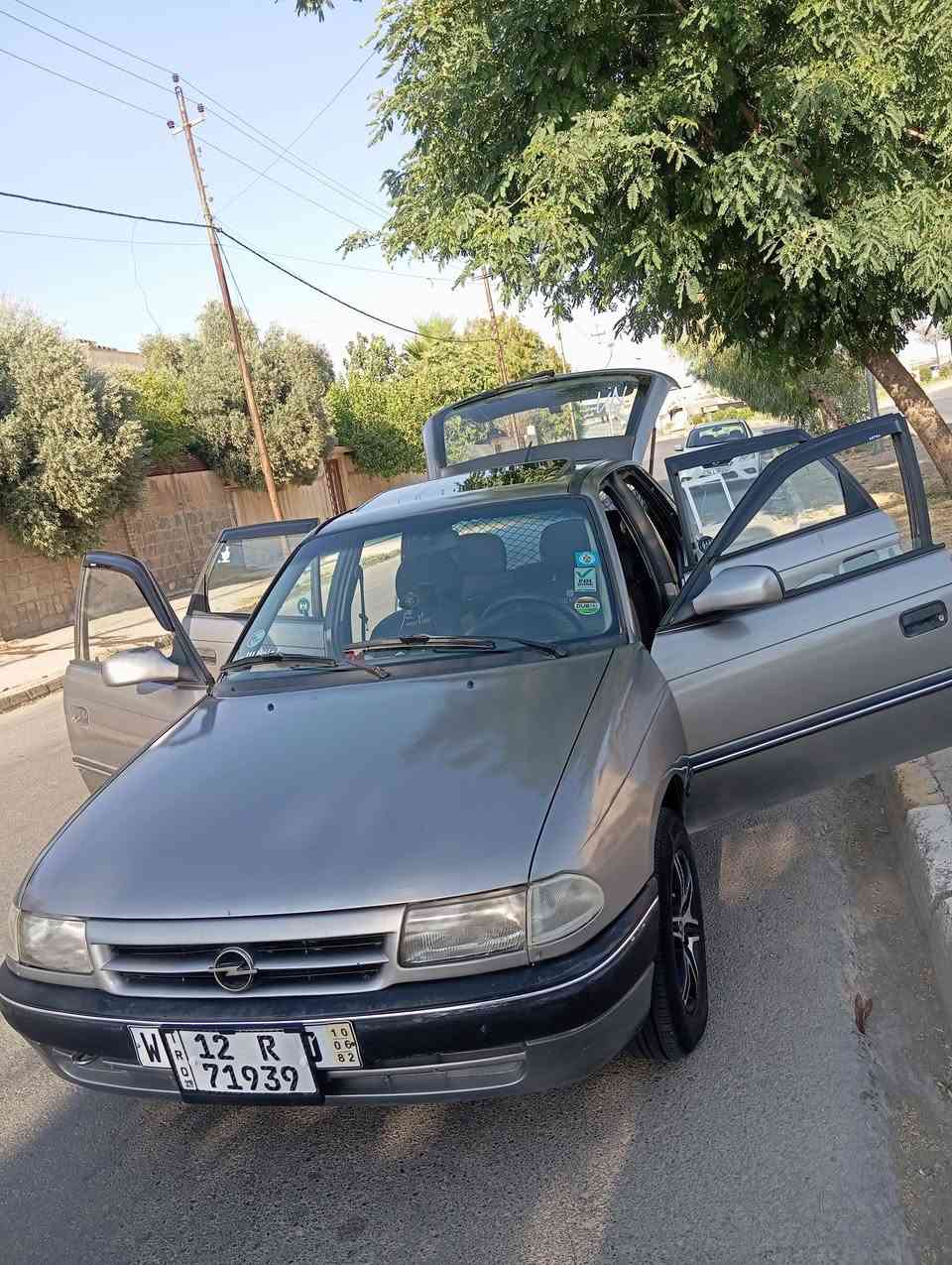عنوان موصل جانب الأيمن
***********
فقط صبغ جماليه عام سياره حلوه وجهازه مانقصه شي السياره بسمي شرط التحويل ثانيوم رقم مسطره جديد كابون بانزين بيها
السعر 45بيها مجال بسيط
