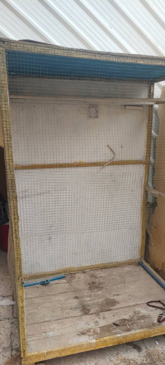 سلام عليكم قفص للبيع في حي العامل السوك الاخير السعر ٥٠ او بي مجال ***********
