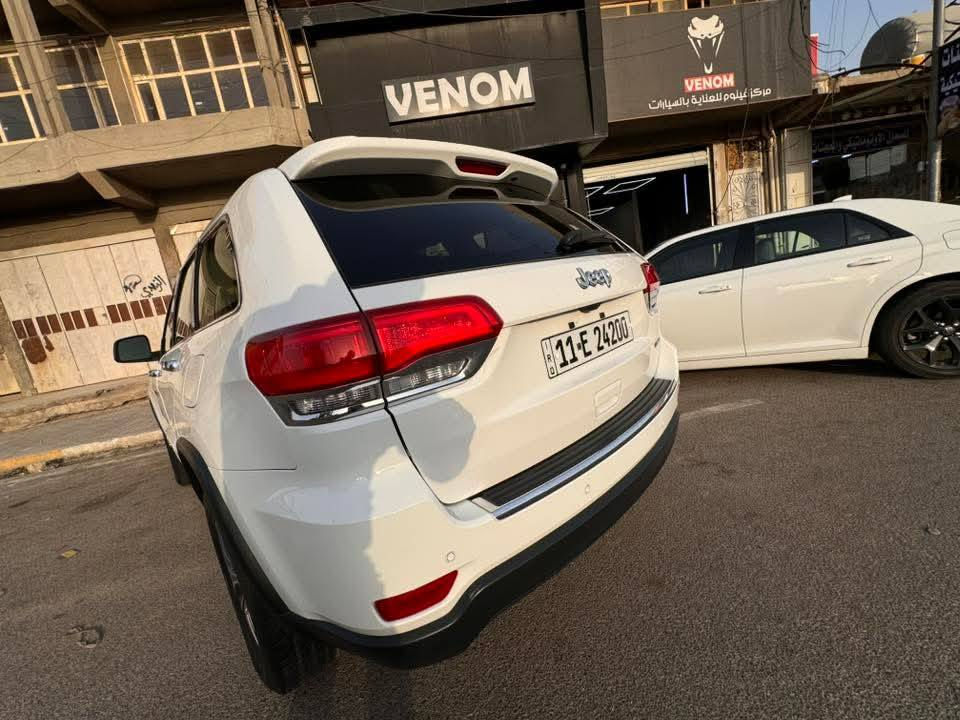 جيب كراند شيروكي موديل 2018
لمتد فول مواصفات 1/1 سيارة بسمي رقم بغداد دولي سنويه لل2029 تحويل ثاني يوم سياره مكفوله كفاله عامع عدا ملاحضه طخه صقيره بعد ما مشتقليهه عالبارد ترجع بجاملق الخلفي جيهت اليمنه امام البك لايت موضح بصور سياره ماشيه 107000 كابون بانزين كامل بس بصمه عيون باقي محرك 3.6 شرط وضع شركه محرك وكير كفاله عامه مواصفات السياره معروفه لمتد 1/1 عدا دفع الرباعي ما بيهه سياره بانو رامه كشانه خزن كشانه تدفئه تبريد ستيرن تدفئه صندوك كهربائي كشانه كهربائي كشانه الخلفيه تدفئه ويل كب كروم طخم تواير جدد ثلث انضمة قياده ايكو سبورت نورمل تحكمات ستيرن مثبت سرعه شاشه كبير بلادي منضومه اناره زينون
 للستفسار *********** مكان السيارة موصل القياره
