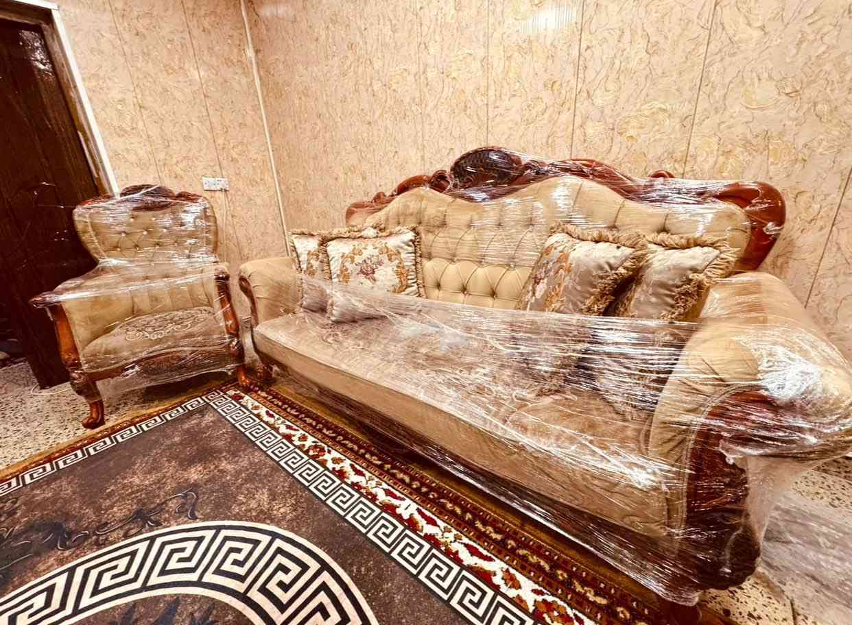 تخم زان تركي 10 مقاعد
خشب درجه اولى جداً ثكيل 
مكانه الحريه للتواصل 
(***********)
