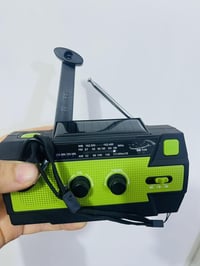 راديو طوارئ • شمسية • شحن يدوي