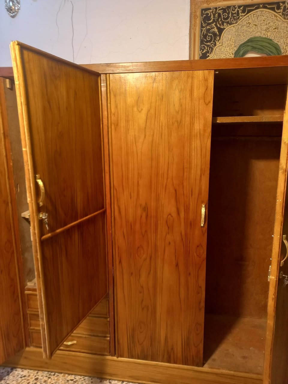 كنتور صاج ابو الخمسه نضيف مستعمل تزكام السعر ٢٥٠ وبي مجال الرقم بي وتساب بس ***********المكان الماجديه سيد جميل شارع ٢٠
