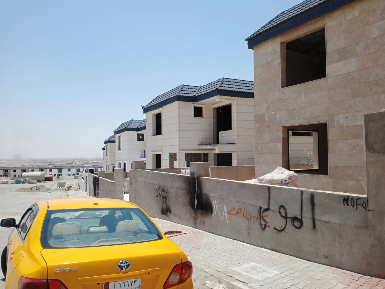 السلام عليكم
دار للبيع مجمع رويال السكني 
خلف مطعم عبدالله بجانب سيكانيان 
مساحة 220م طابقين بناء عصري مجمع متكامل خدمات حراسة 
المجمع كامل وناس ساكنين 
المجموع الكلي 7 دفاتر 
المبلغ الواصل 4 دفاتر ونصف
المبلغ الباقي 2 ونصف تنطي مقدمة دفتر ونصف للمجمع ويكمل البيت والباقي تقسيط
المجمع مكانه مميز قريب على كلشي 
للاستفسار :***********
