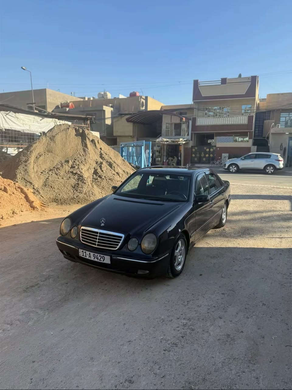 السلام عليكم من رخصه الادمن للبيع مارسدس 2000 محرك320  Vبلادي 6 سلندر افنكارد كير تبريد كله سليم صدر امامي خلفي باتري جديد السياره مصبوغه عام 
السعر 110 وبيها مجال بصيط 
العنوان بغداد الكريعات 
رقم الهاتف ***********
