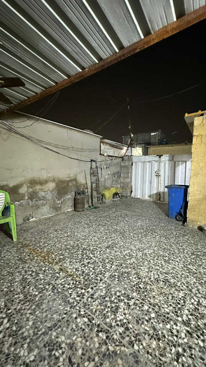 سلام عليكم متاح بيت للبيع بالشعب بحي البساتين حي الصدرين خدمات كامله تبليط مجاري ماء خطين 
البيت واقع حال والمنطقه مشموله بالتطويب تجي وتشوف بعينك البيت جدا نضيف تجي وتشوف بعينك سخان تانكي ماطور كله اعوفهن تجيب غراضك وتكعد 
سعر 45 وبي مجال بسيط رقمي ***********
