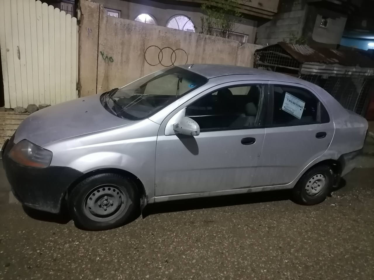 السلام عليكم افيو٢٠٠٦رقم انكليزي مابيها صبغ بس شويا بجاملغ خلف السايق مكينة شرط بسمي كاربون السعر ٤٥تبريد بس غاز، ***********
