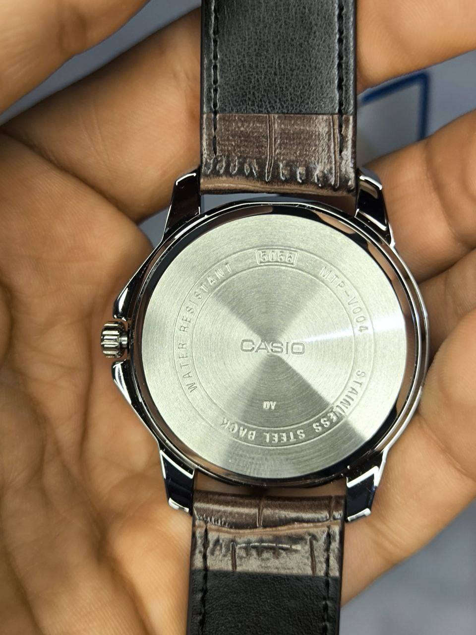 كاسيو Casio اصلي وكالة
تحفة فنية
مكينة كوارتز ياباني 
ميناء اسود فخم مميزة مزودة بمنفذ تاريخ 
اميال لامينوس 
زجاج سافاير ضد الخدش 
 مقاومة ماء حتى 50 متر
سير ستانلس ستيل عالي الجودة
القطعة مختمة بالكامل
🔴ضمان سنة وكالة 

⚠️ملاحظة متوفر قطعة واحدة فقط 

السعر غير قابل للتفاوض 
للحجز والاستفسار يرجى مراسلة الصفحه


**إذا كنت صاحب هذا الإعلان وتريد حذفه لأي سبب، رجاءا أرسل رسالة إلى الدعم الفني**